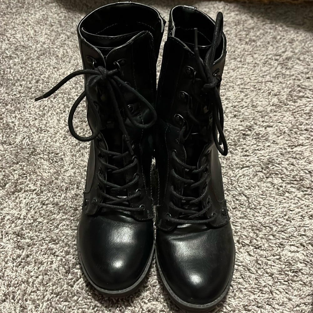 Black heeled boots